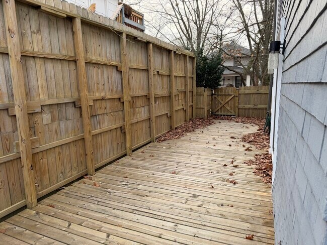 Building Photo - 410 W Illinois St