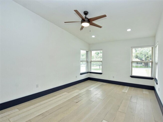 Building Photo - 11800 Tedford St