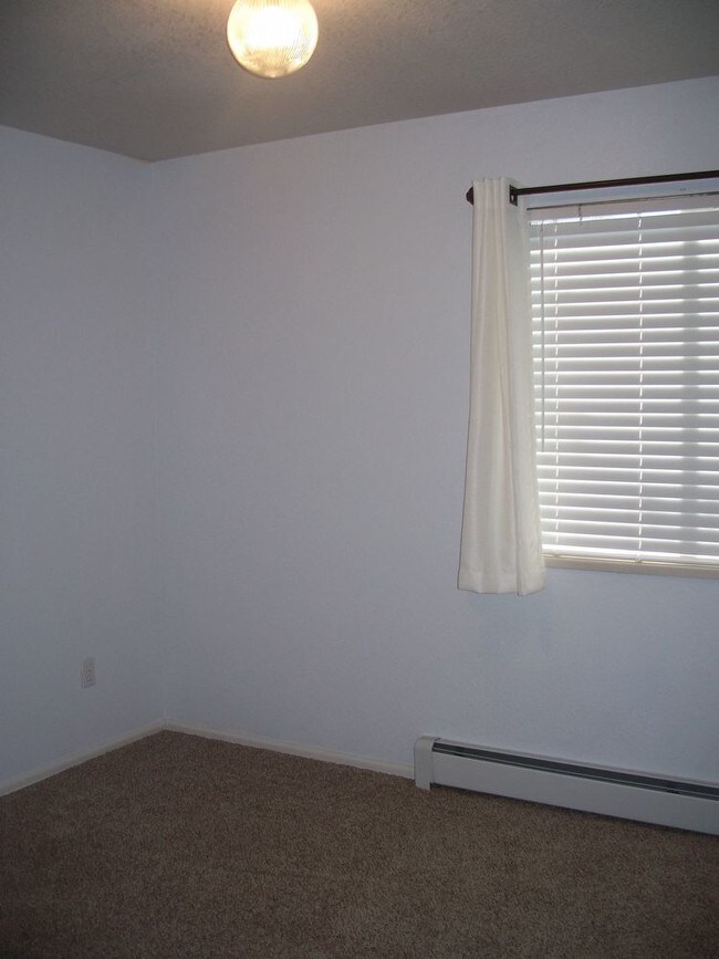 Building Photo - 251 E. Gloucester Cir
