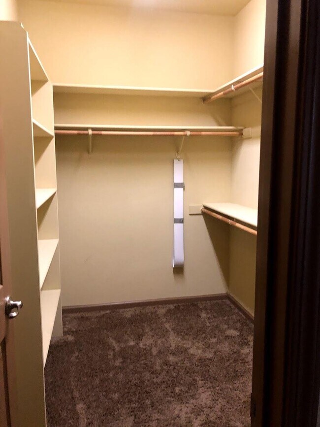 Building Photo - 1764 E Golden Way