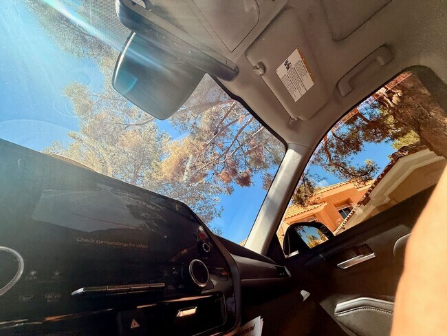 Building Photo - Gorgeous Spanish Trails 3BR House for lease!