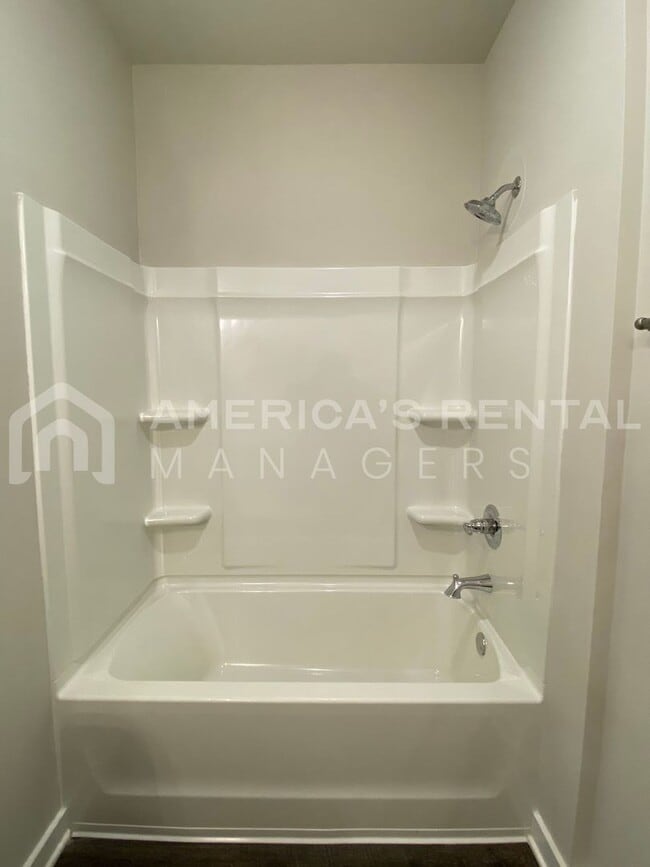Building Photo - Home for Rent in Thorsby! Available to View Now!