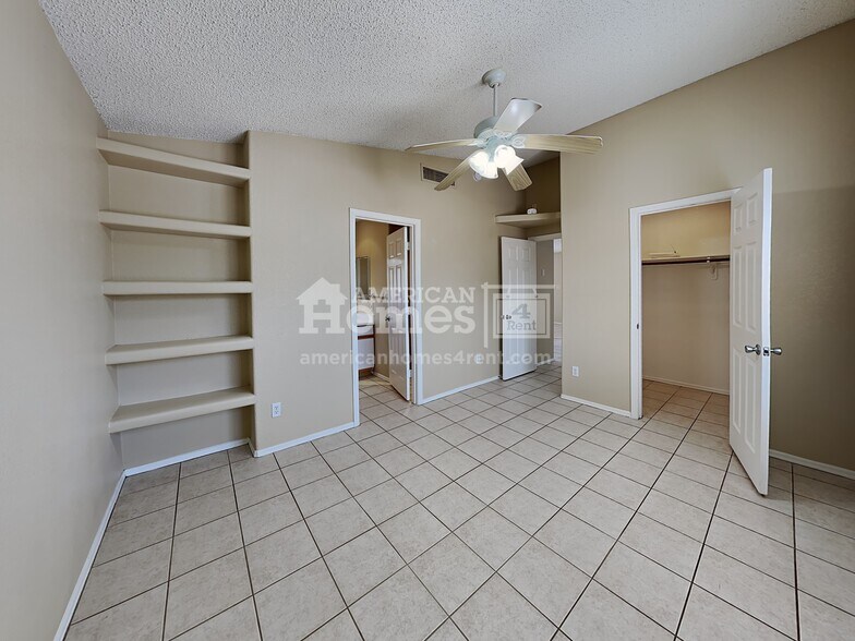 Building Photo - 9050 E Glenmont Dr