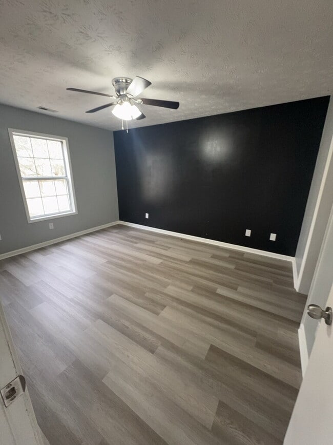 Building Photo - Beautiful 3 Bedroom, 2 Bath Home-3013 Steeple Chase Ct.