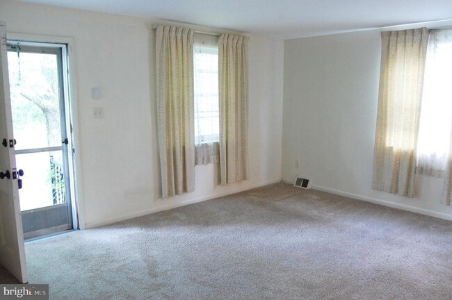 Building Photo - 979 Glasgow St