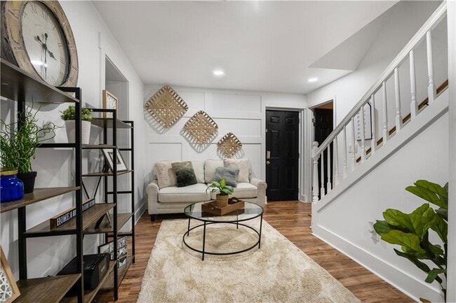 Building Photo - 2802 Palm Dr