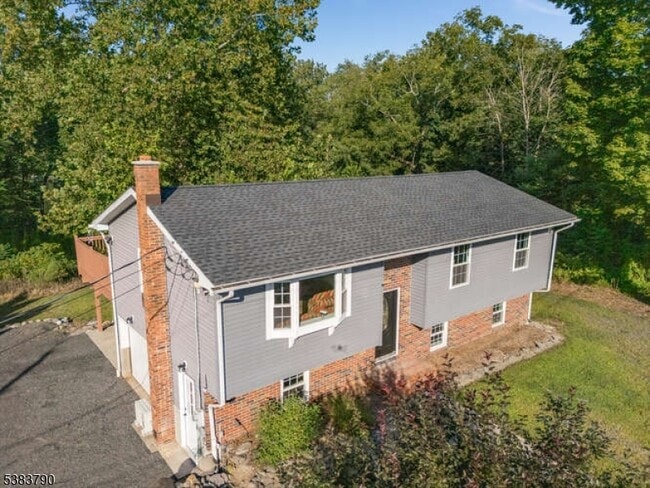 Building Photo - 13 Susquehanna Ln