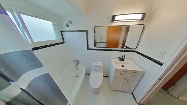 Building Photo - "3-Bedroom Home in Roseville with Cozy 999 Sq Ft of Living Space!"