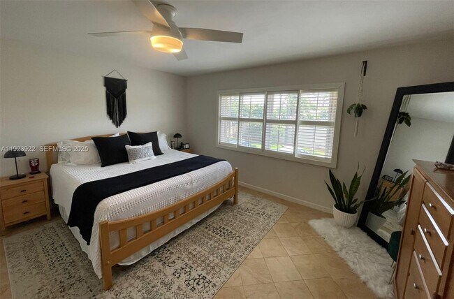 Building Photo - 5555 N Ocean Blvd