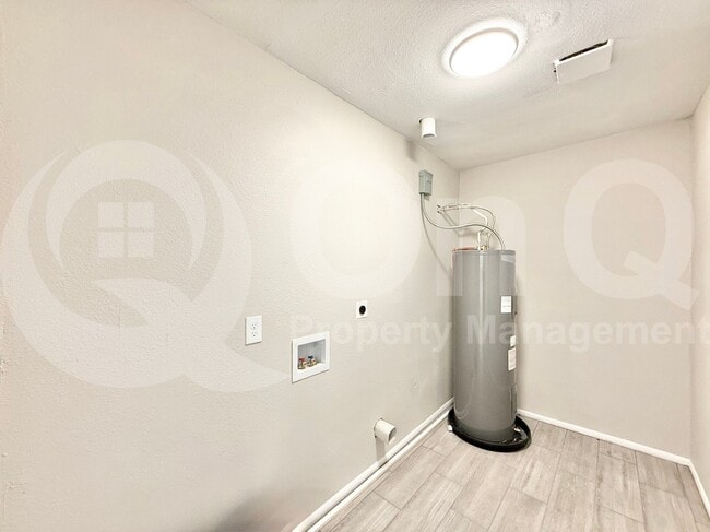 Building Photo - 6402 S 42nd St
