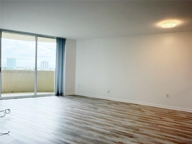 Building Photo - 19501 W Country Club Dr