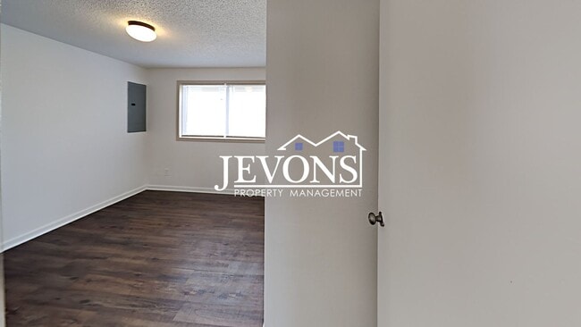 Building Photo - Charming duplex in a walkable location near the University of Puget Sound