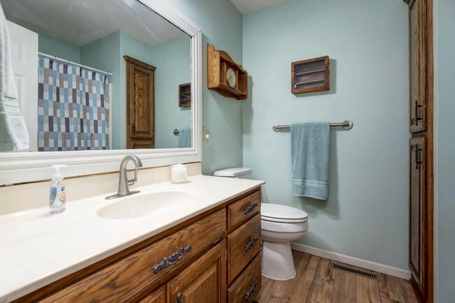 Building Photo - 100 Holly Ridge Rd