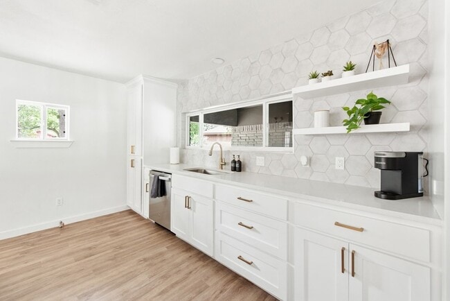 Building Photo - 4252 McComas Rd