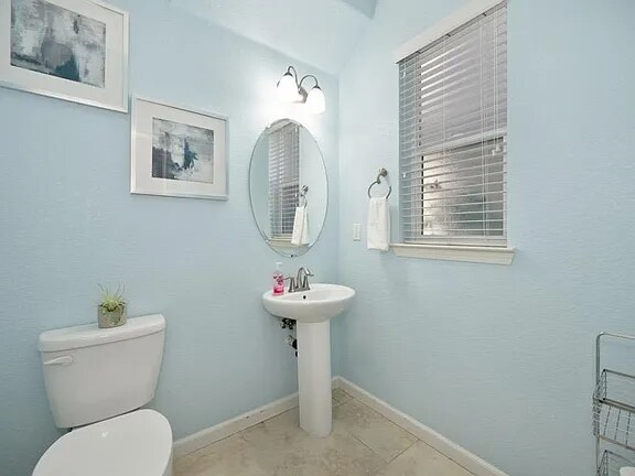 Building Photo - 2025 Honey Church Pl