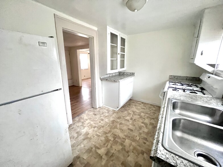 Building Photo - 2337 Rheamount Ave