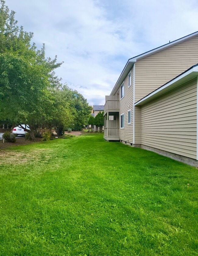 Building Photo - Newly Renovated Farmhouse style unit with ...