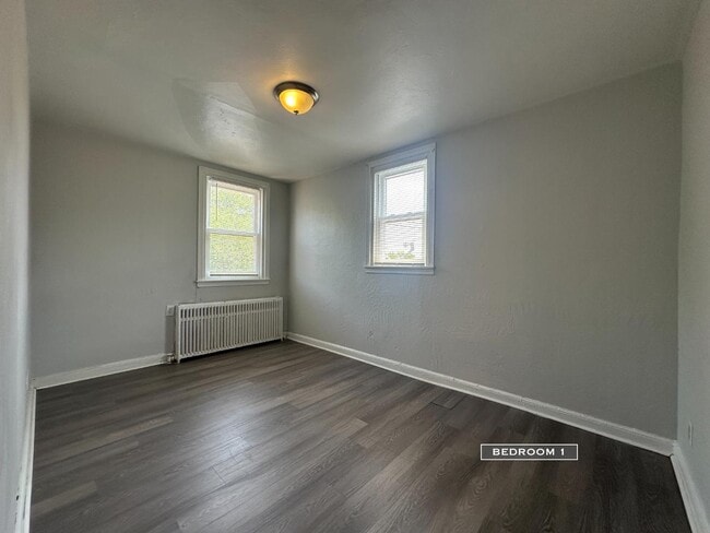 Building Photo - 1033 Fanshawe St