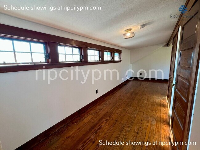 Building Photo - 3125 SE 20th Ave