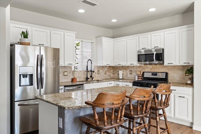 Building Photo - 21072 W Maiden Ln