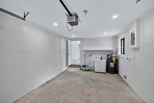 Building Photo - 524 NE 160th Terrace