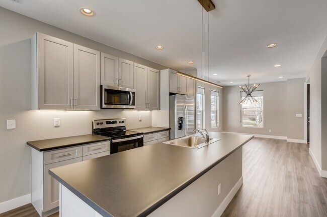 Building Photo - 863 Winona Ct