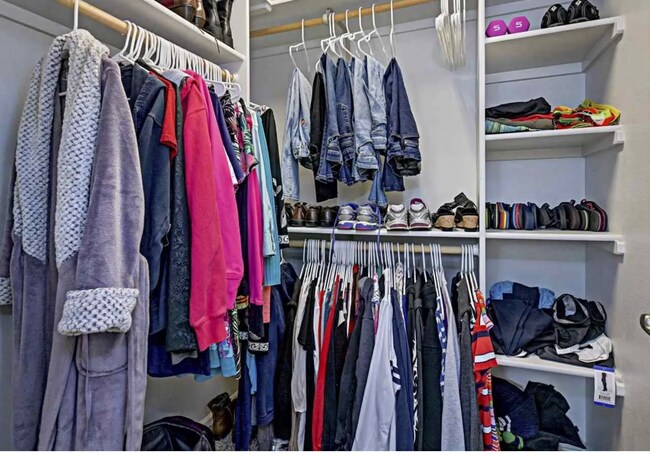 Building Photo - Bristol Heights Beauty: Single-Level 3-Car Garage Home with Private Backyard