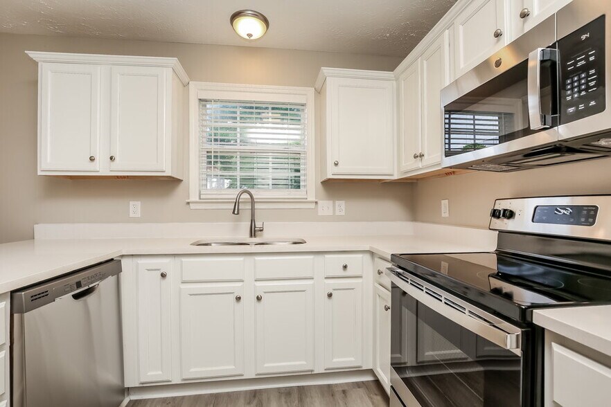 Building Photo - 1513 Mt Mitchell Ct