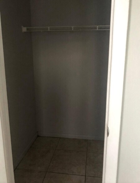 Building Photo - 1637 Barbarie Ln