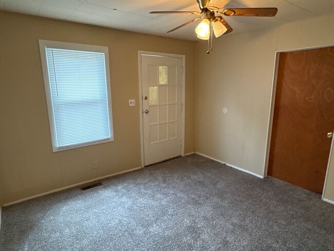 Building Photo - 2 Bedroom House!  $750!!!