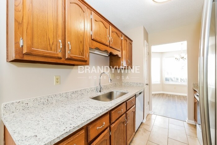 Building Photo - 8077 Sandywood Ln