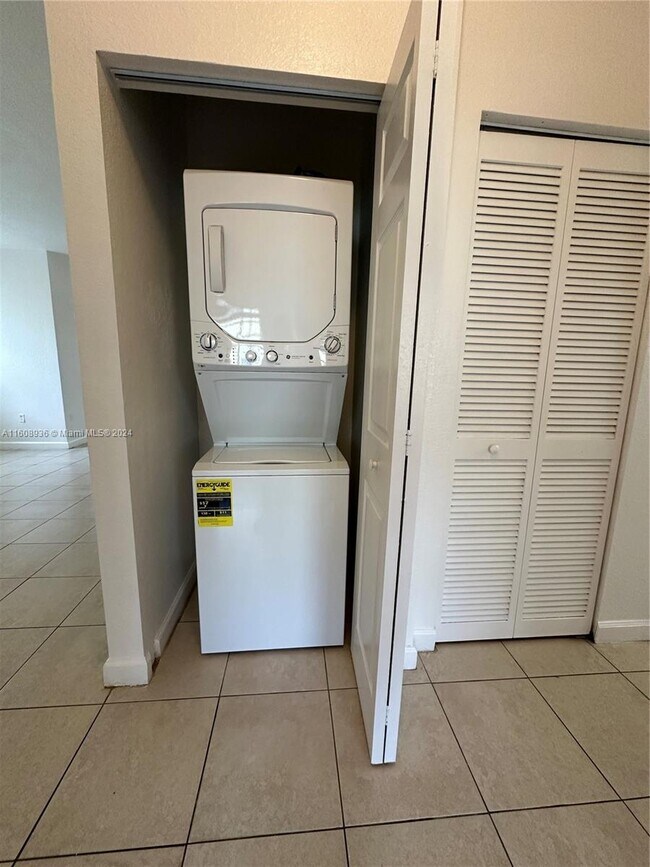 Building Photo - 2731 NE 3rd Dr