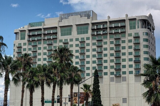 Building Photo - 900 S Las Vegas Blvd