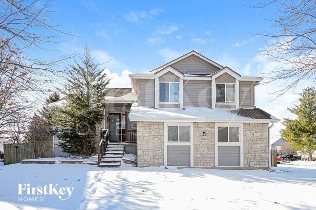 Building Photo - 409 Sandra Ln