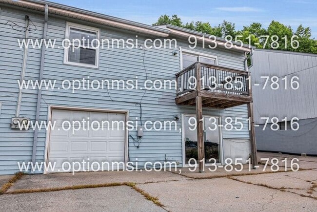 Building Photo - **Spacious 2-Bedroom Duplex in a Cul-de-Sac!**