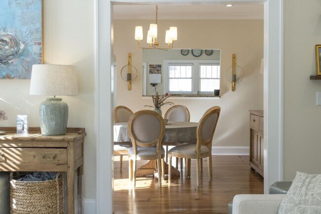 Building Photo - 801 Durant Pl NE