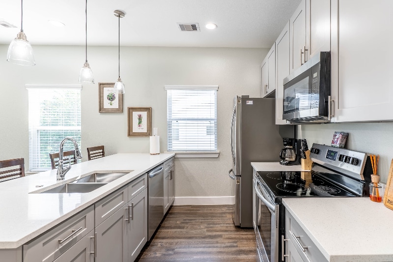 Building Photo - 142 W 5th St