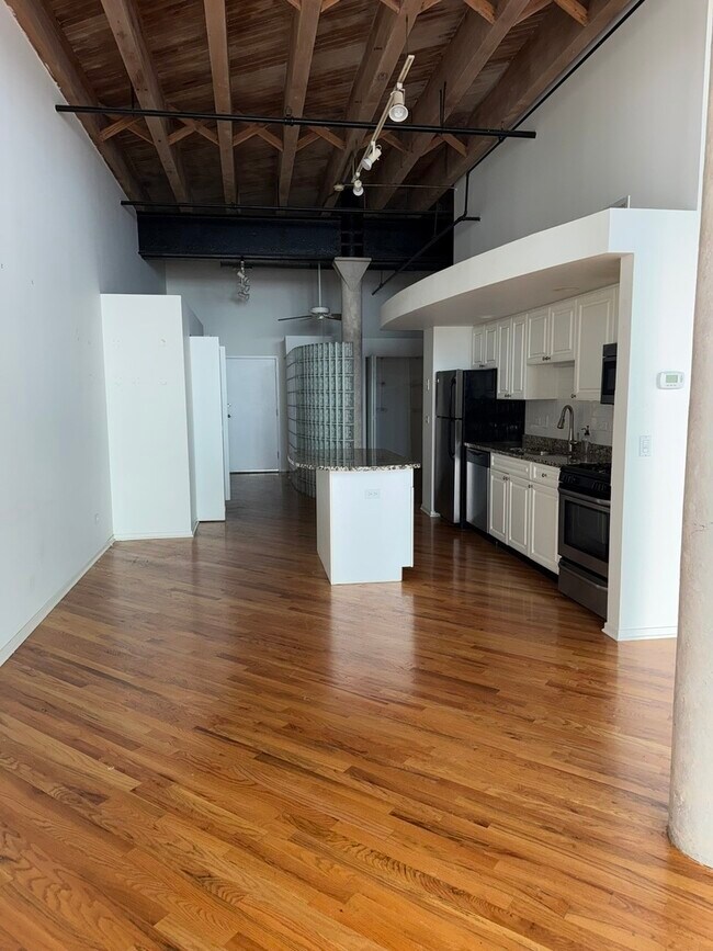 Building Photo - 1601 S Indiana Ave