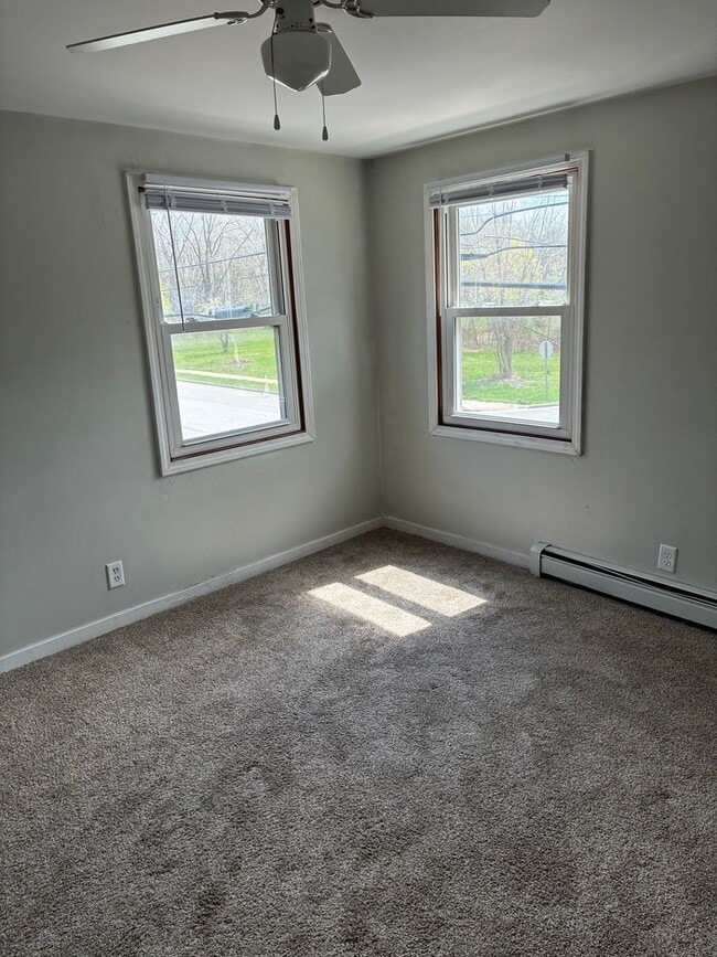 Building Photo - 2 Bedroom Apartment w/Appliances