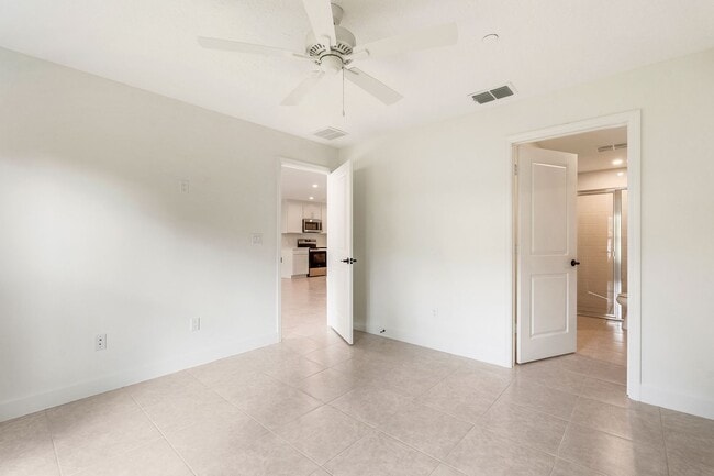 Building Photo - 2 Bedroom 2 Bath 1-Car Garage