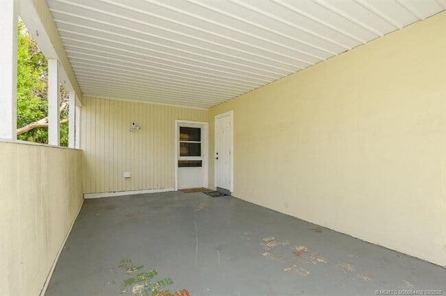 Building Photo - 1365 SW Gastador Ave