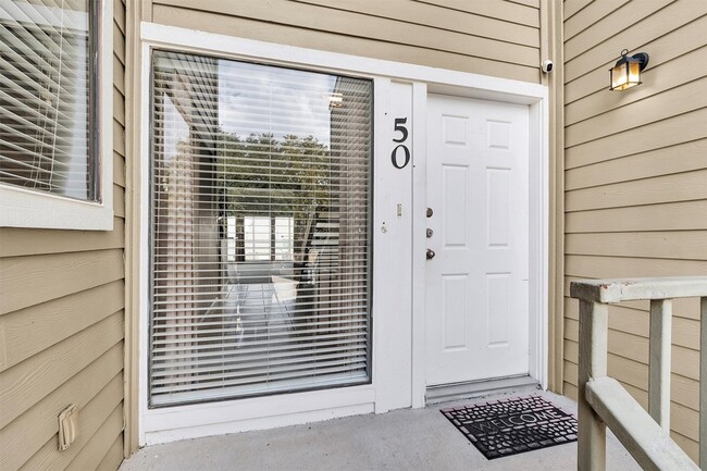 Building Photo - 50 April Point Dr S