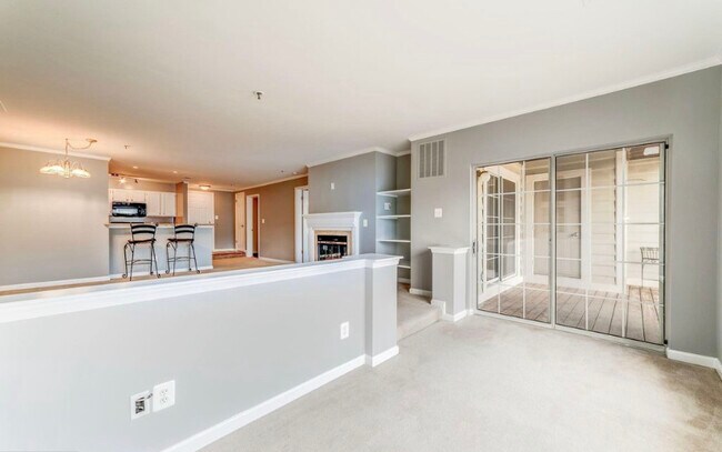 Building Photo - 1100 Quaker Hill Dr