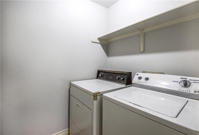 Building Photo - 4510 Abelia Dr