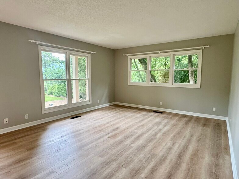 Building Photo - 1443 Palisades Rd
