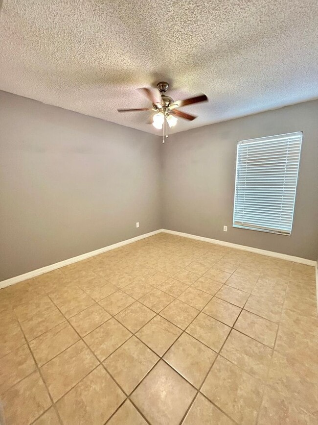 Building Photo - Amazing Dream Home with Water View and Pri...