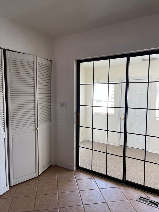 Building Photo - 1118 Macon Ave