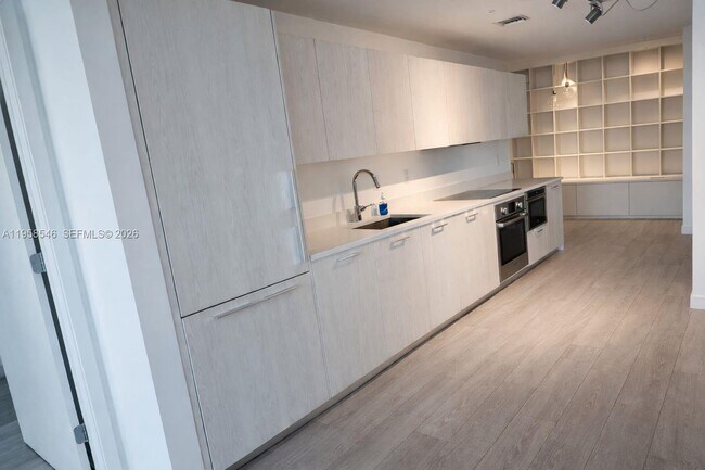 Building Photo - 501 NE 31st St