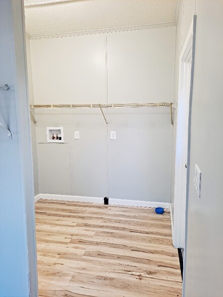 Building Photo - 17 Deerwood Park