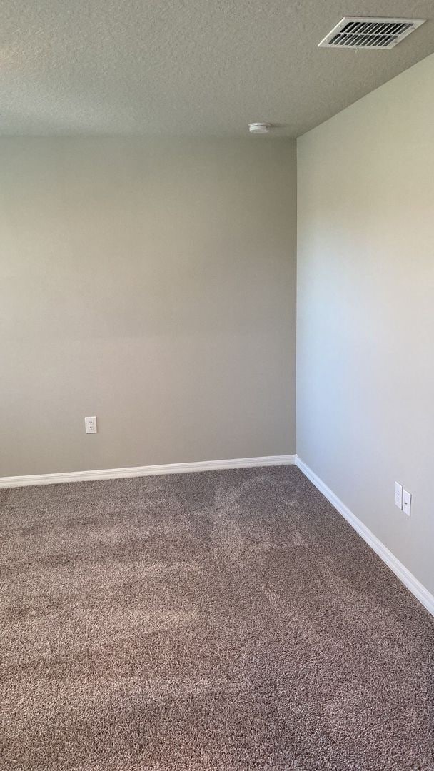 Building Photo - Like new 3 bedroom, 2.5 bathroom, 1 car ga...